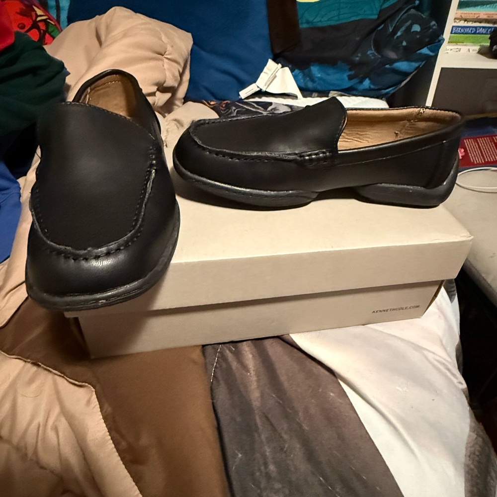 Kennth Cole Boys Loafers size 2 NEW